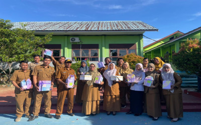 Siswa SMAN 1 Sebatik Tengah Berikan Kado Pada Hari Guru 2025 sebagai Wujud Cinta untuk Guru